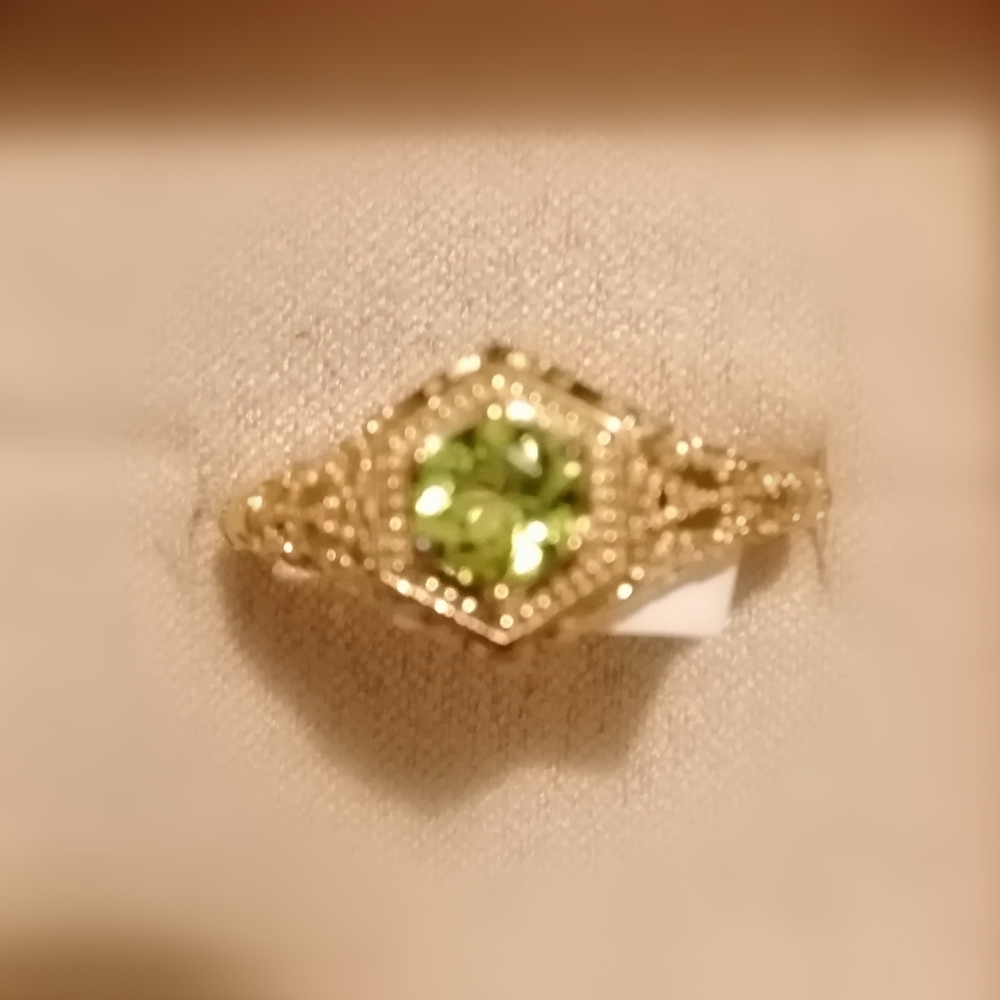 Peridot ring - Picture 4 of 9